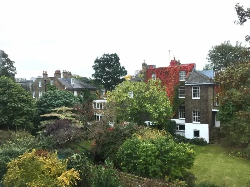 Room Heaven Tree Close in Greater London