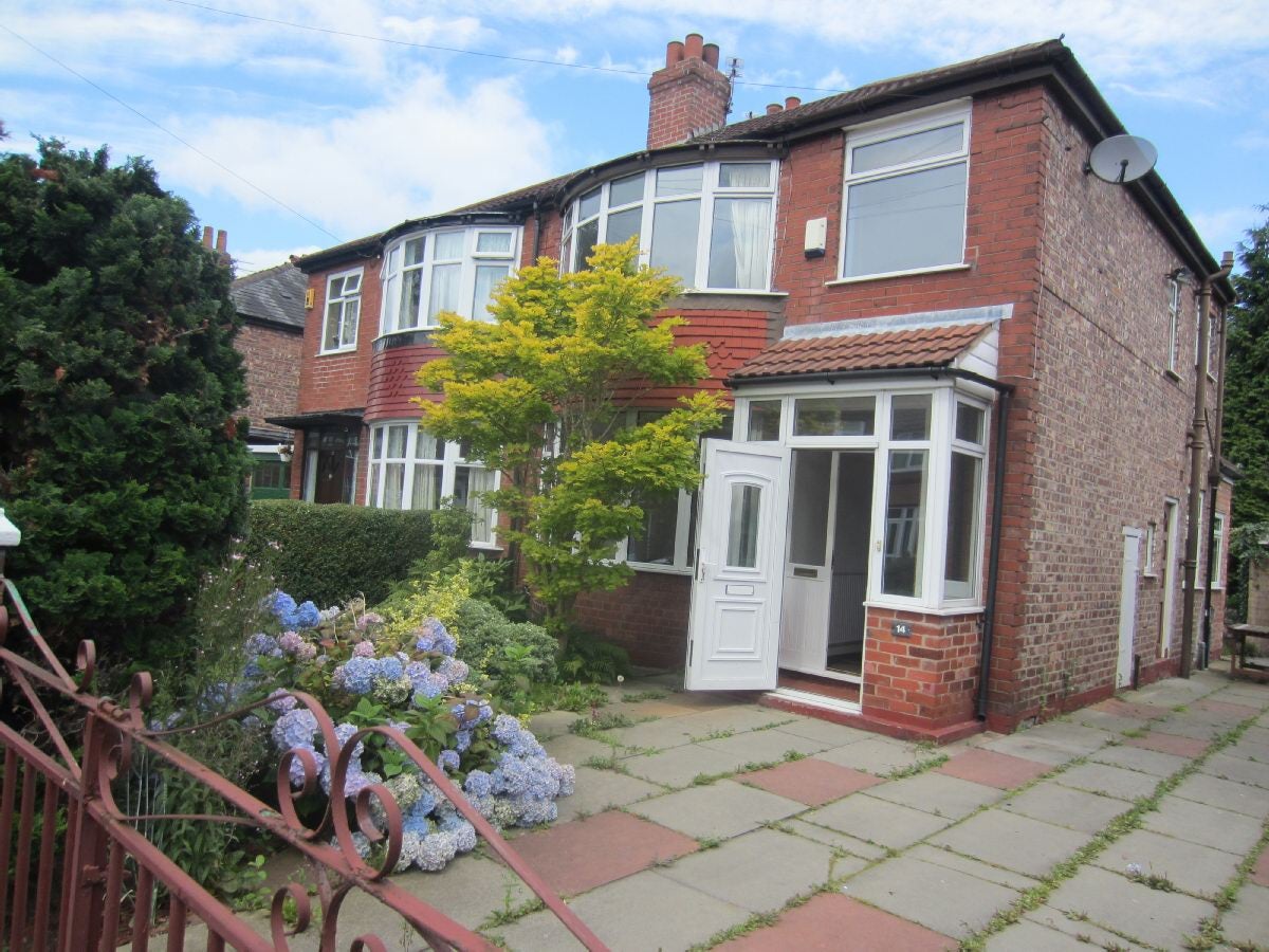 House Rosslyn Road in Trafford