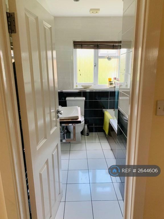 Flat Beechwood Gardens in Slough