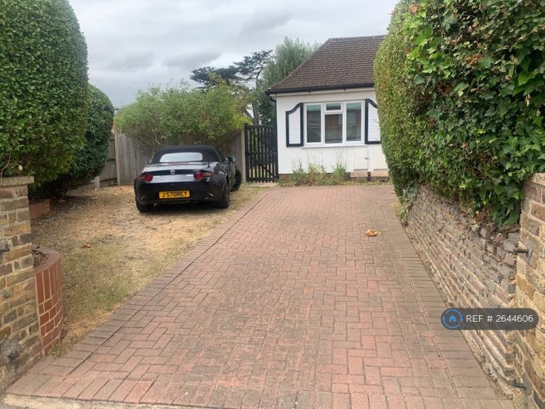 Flat Beechwood Gardens in Slough