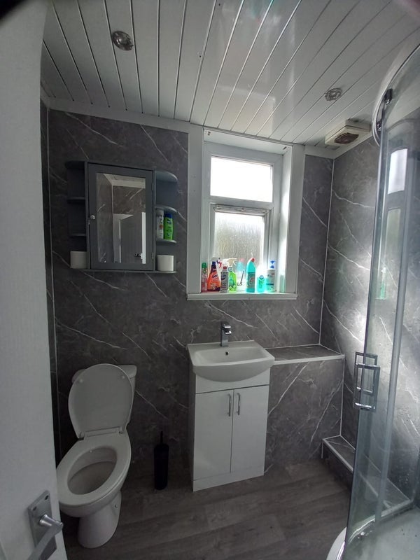 Room Nettlehill Road in Uphall Station