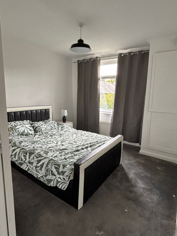 Room Nettlehill Road in Uphall Station