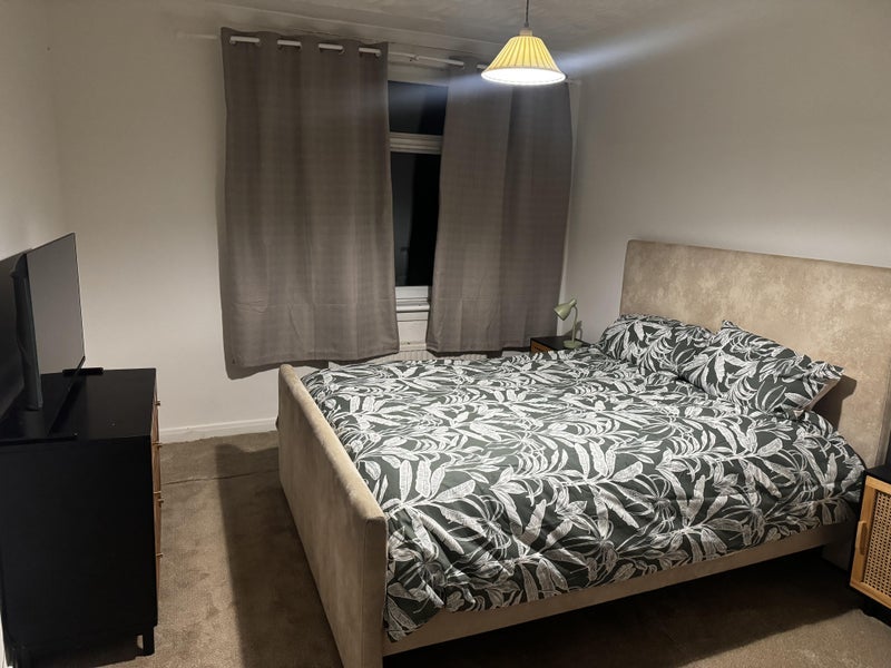 Room Nettlehill Road in Uphall Station