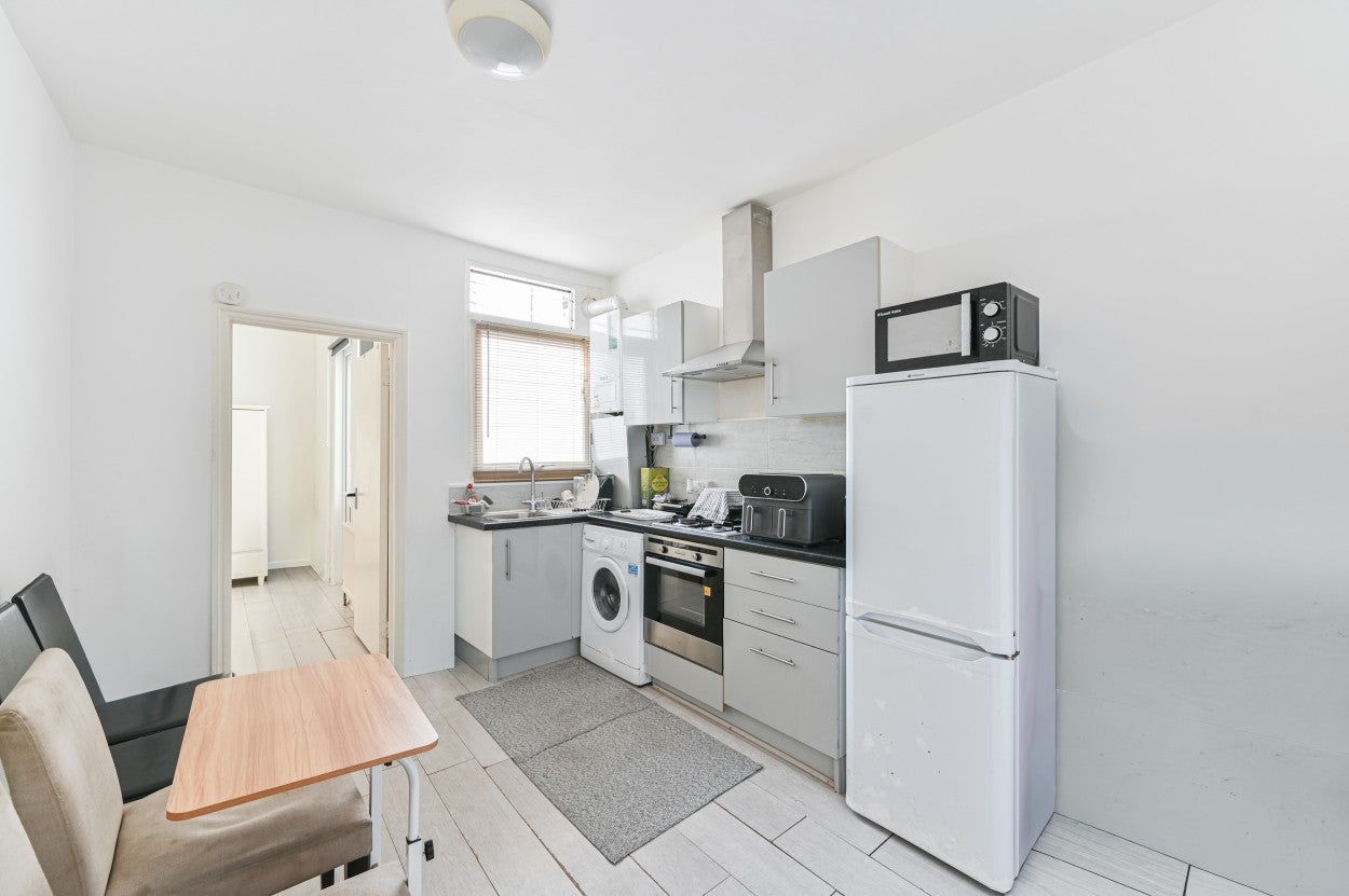 Flat Lewin Road in Greater London