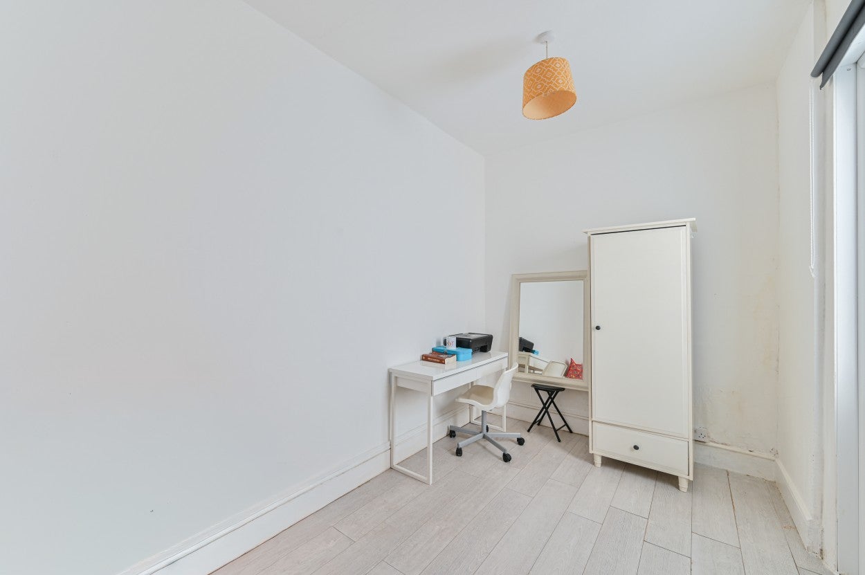 Flat Lewin Road in Greater London