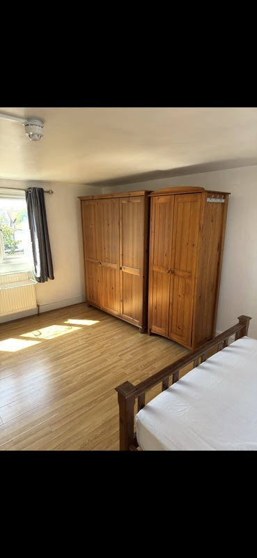 Room Northumberland Road in Greater London