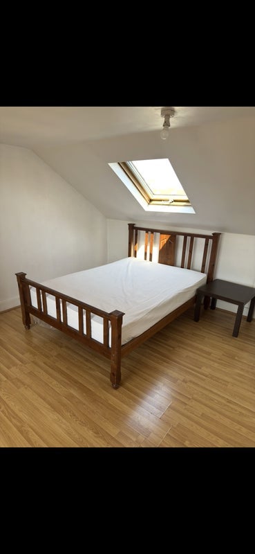 Room Northumberland Road in Greater London