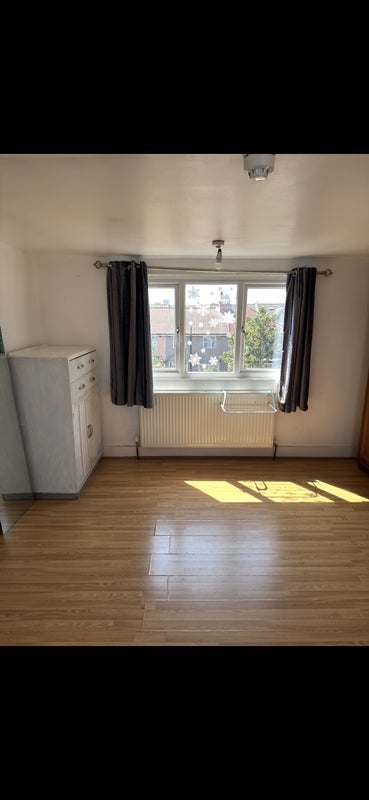 Room Northumberland Road in Greater London