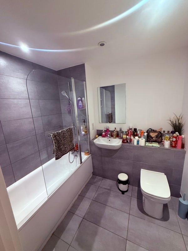 Room Plumstead Road in Greater London