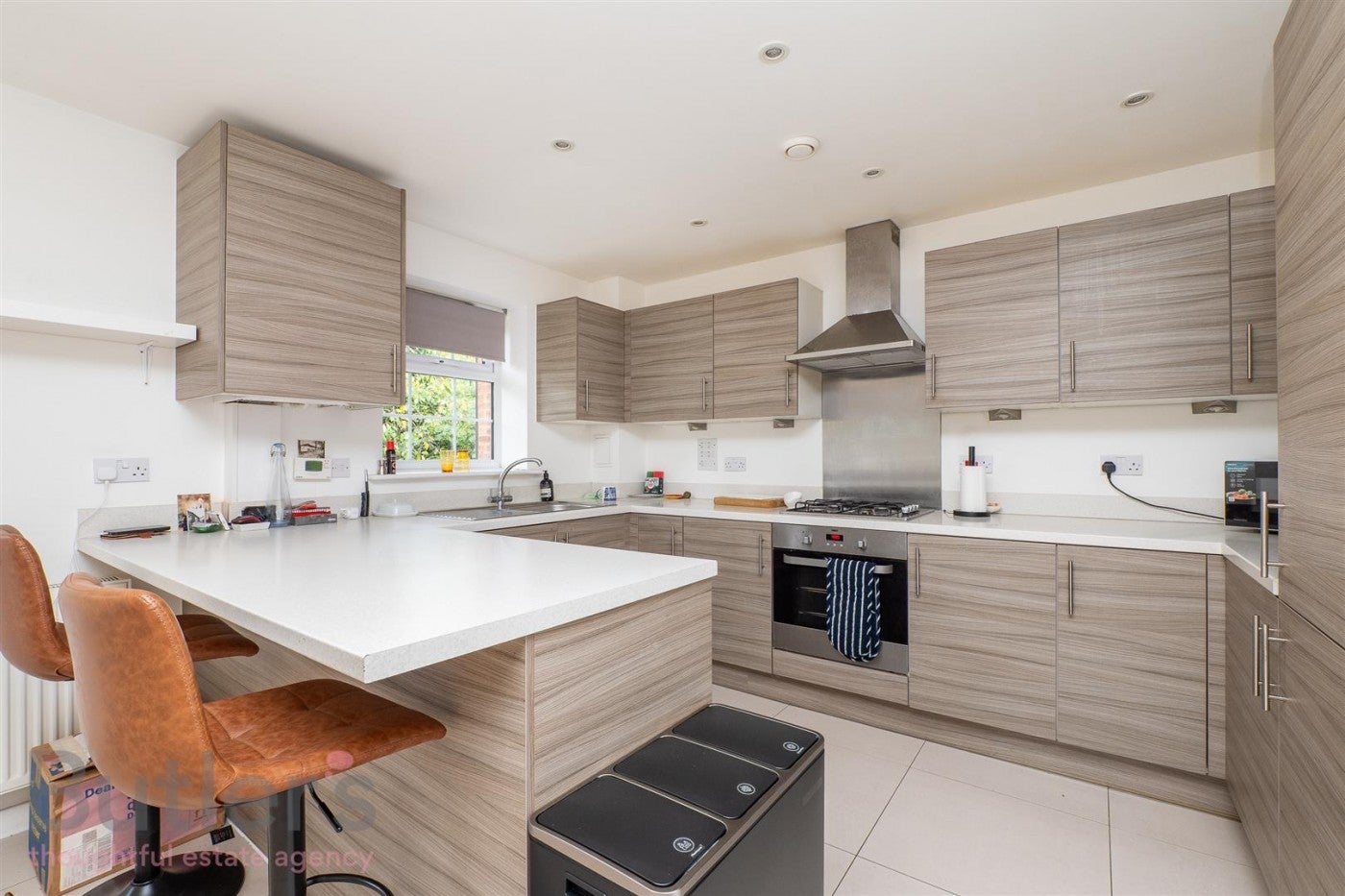 Flat Damson Way in Greater London