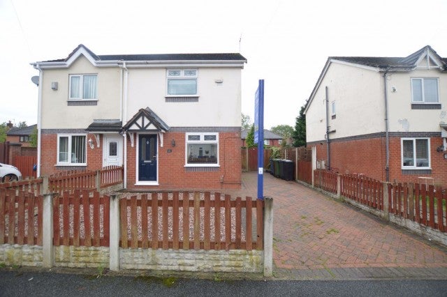 House Shortland Place in Hindley