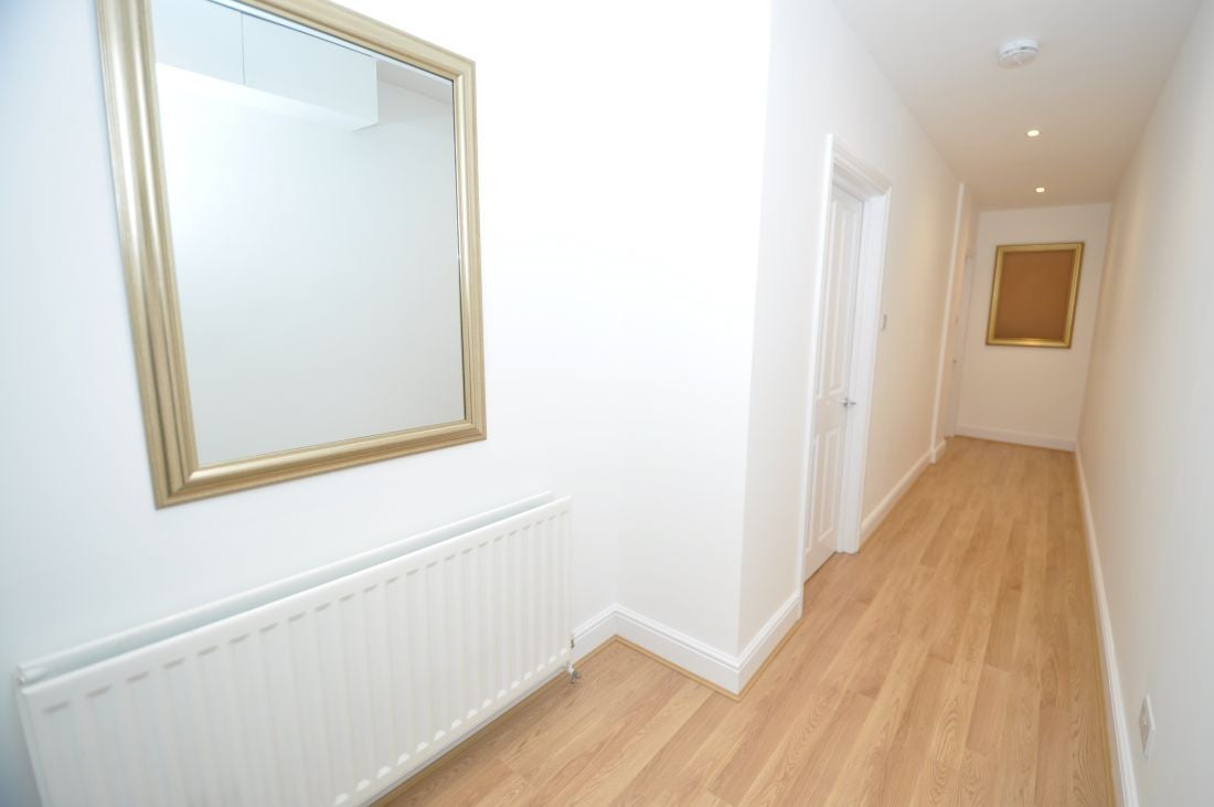 Flat Bedford Avenue in Greater London