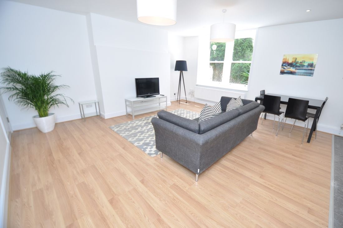 Flat Bedford Avenue in Greater London