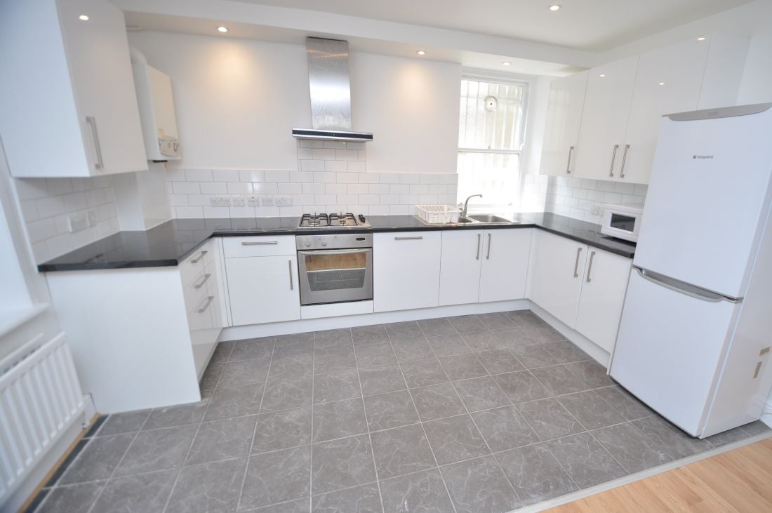Flat Bedford Avenue in Greater London
