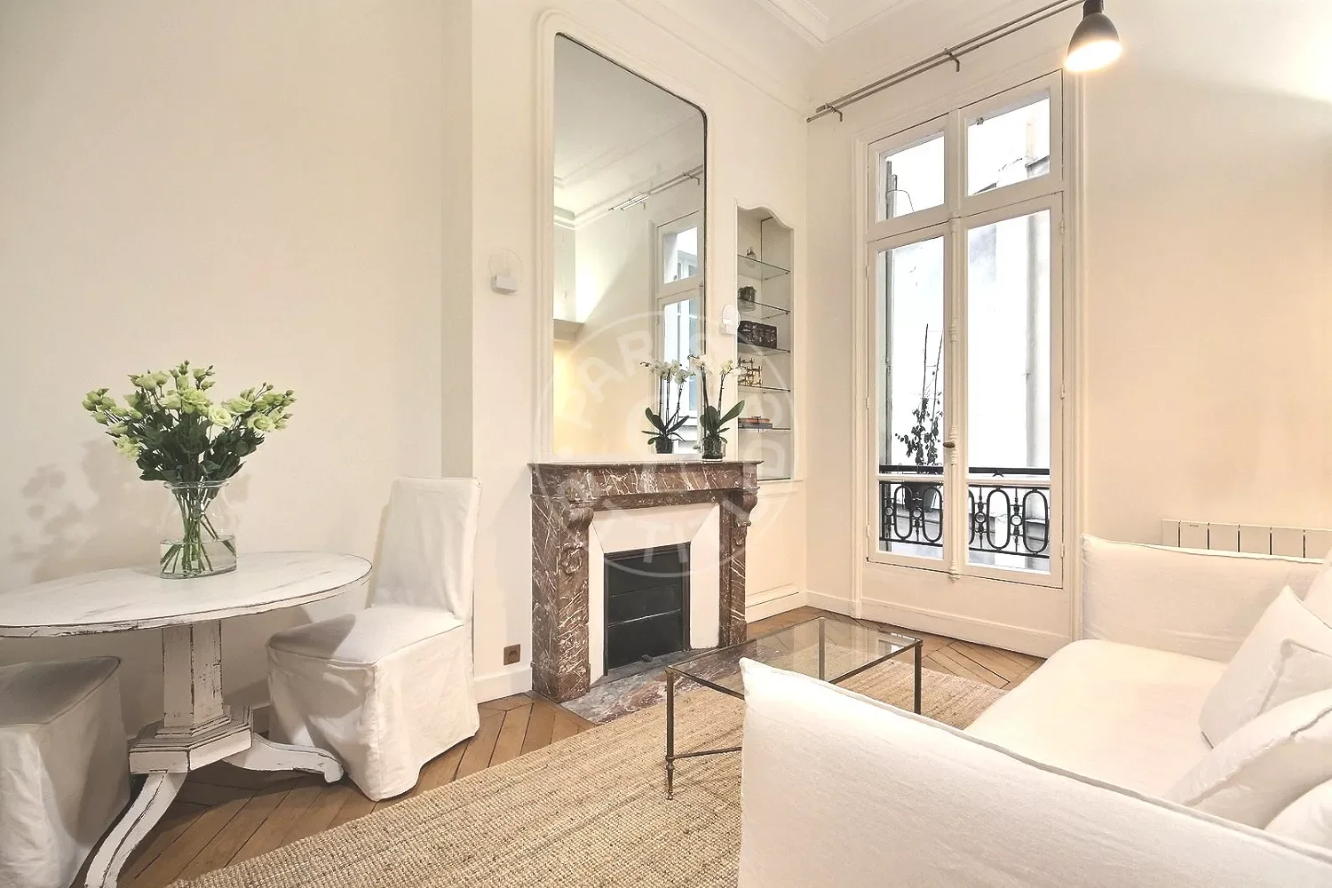 Appartement Avenue Pierre-Iᵉʳ-de-Serbie à Paris