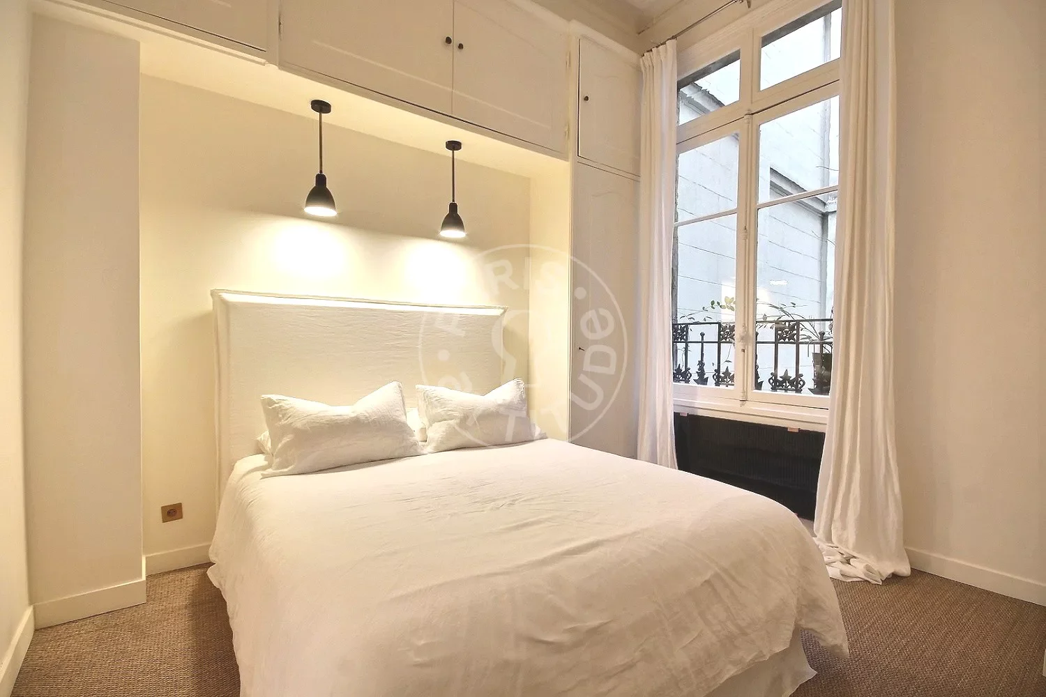 Appartement Avenue Pierre-Iᵉʳ-de-Serbie à Paris