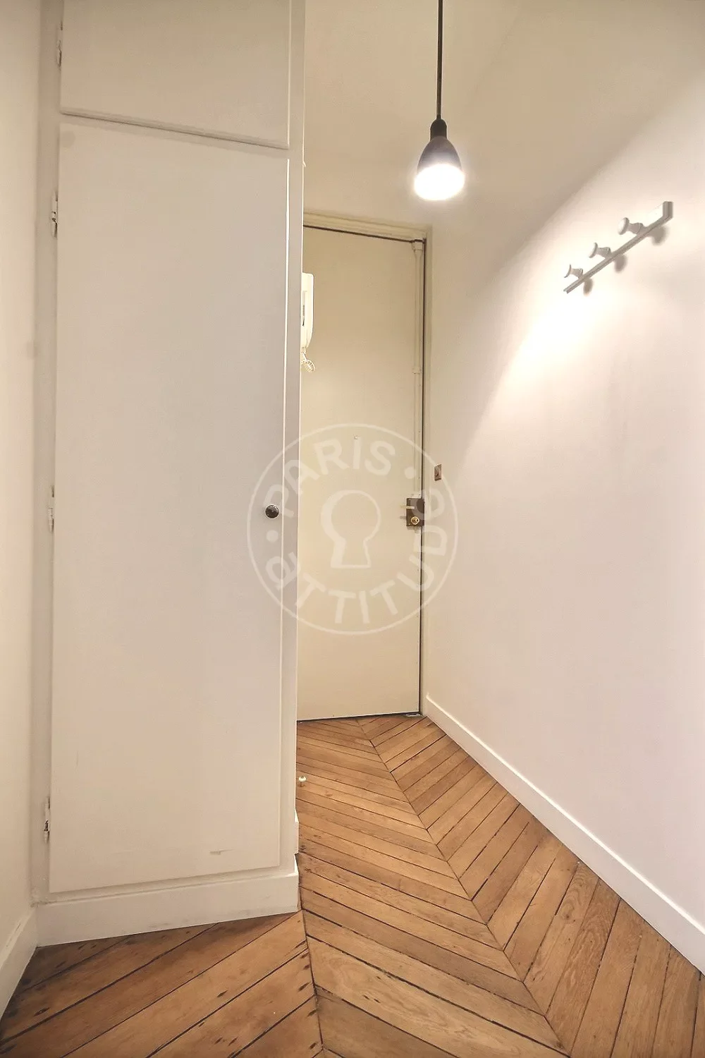 Appartement Avenue Pierre-Iᵉʳ-de-Serbie à Paris