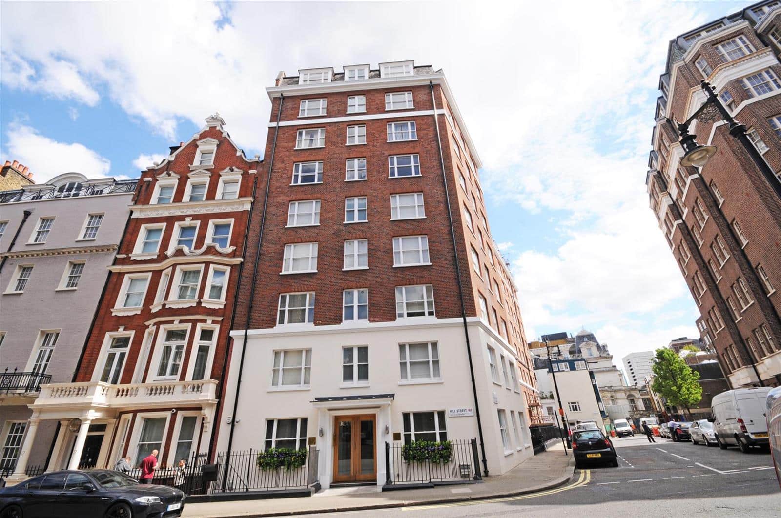 Flat Hill Street in City of Westminster
