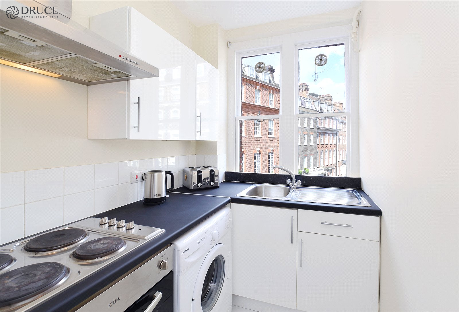 Flat Hill Street in City of Westminster
