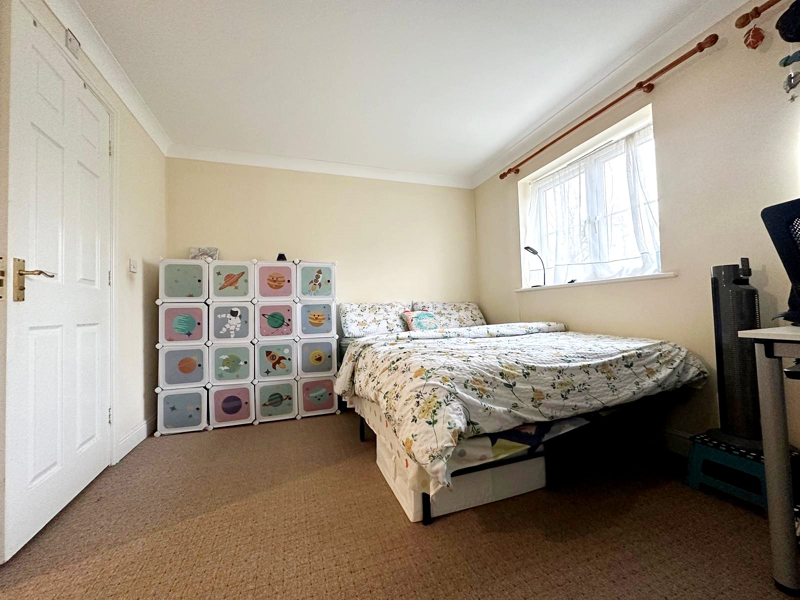 Flat Tregony Road in Greater London
