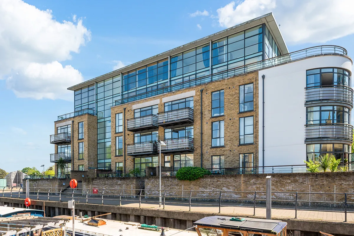 Flat Ferry Wharf in Greater London