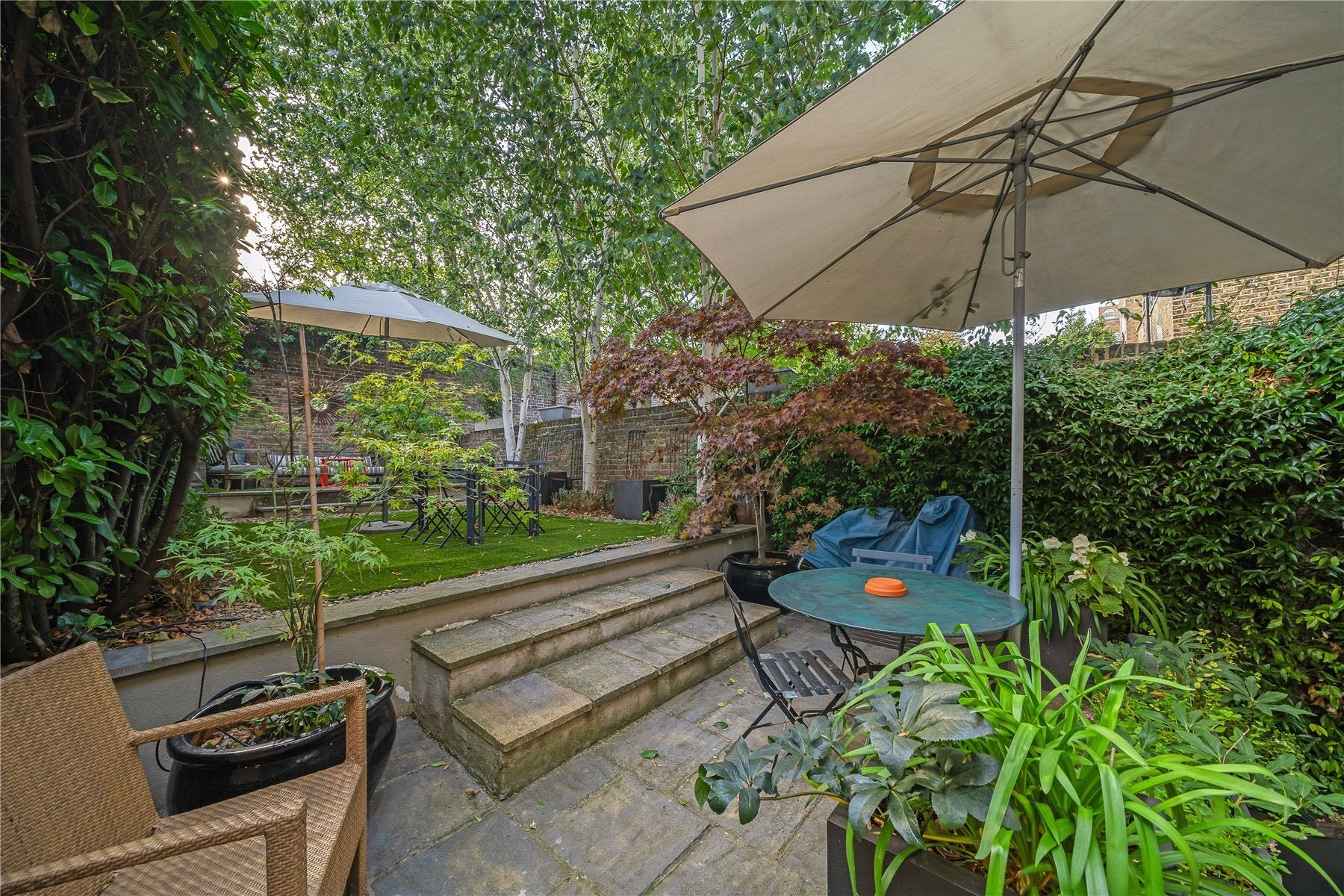 Flat Finborough Road in Greater London
