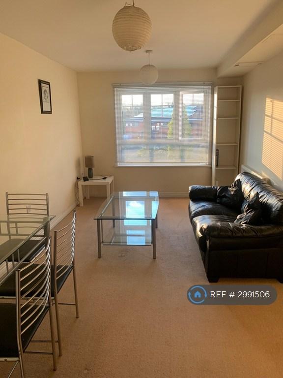 Flat Turberville Place in Warwick