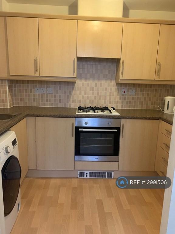 Flat Turberville Place in Warwick