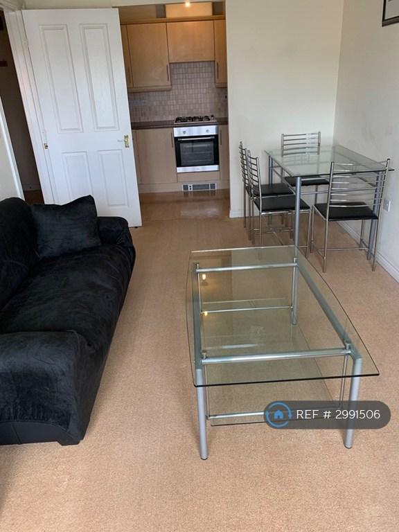 Flat Turberville Place in Warwick