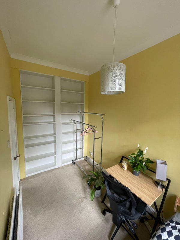 Room Willesden Lane in Greater London