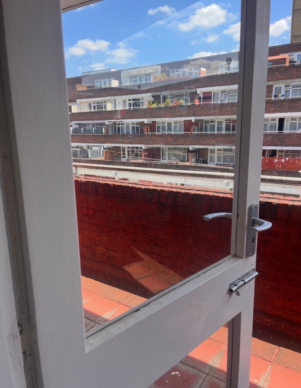 Room Watney Market in Greater London