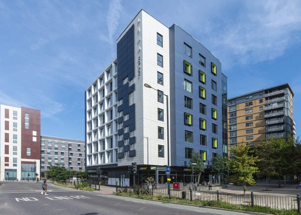 Flat Portal Way in Greater London