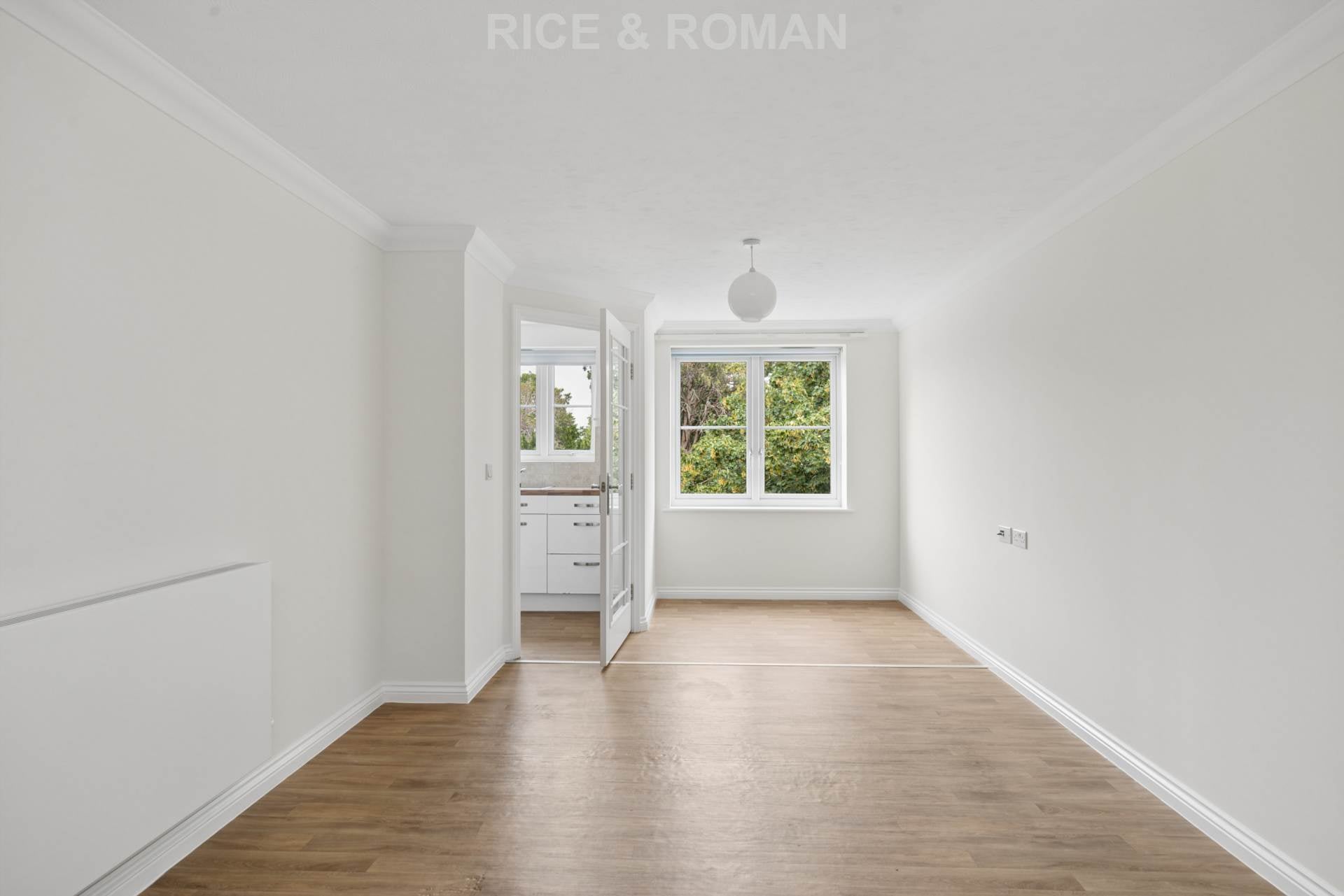 Flat Churchfield Road in Elmbridge