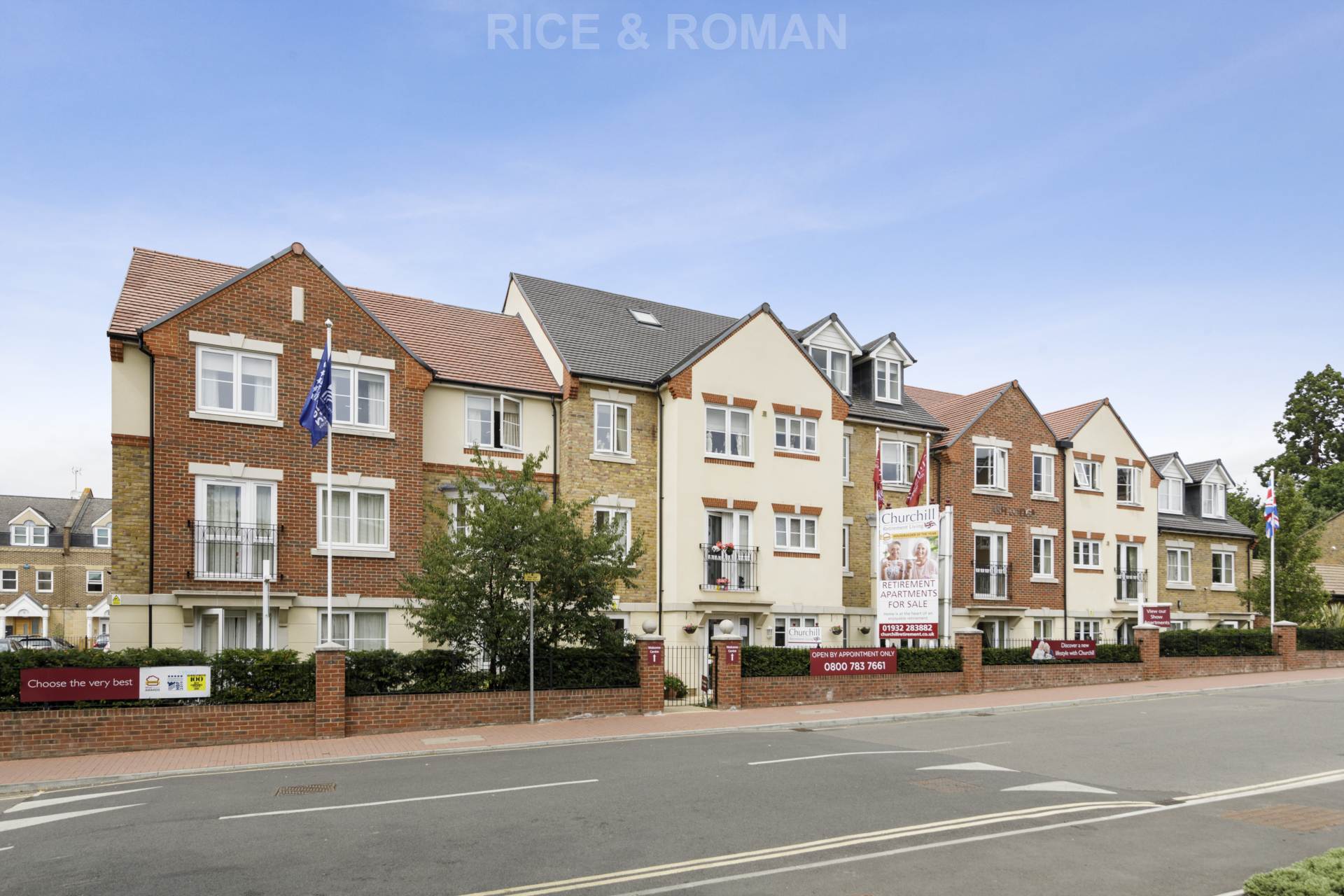 Flat Churchfield Road in Elmbridge