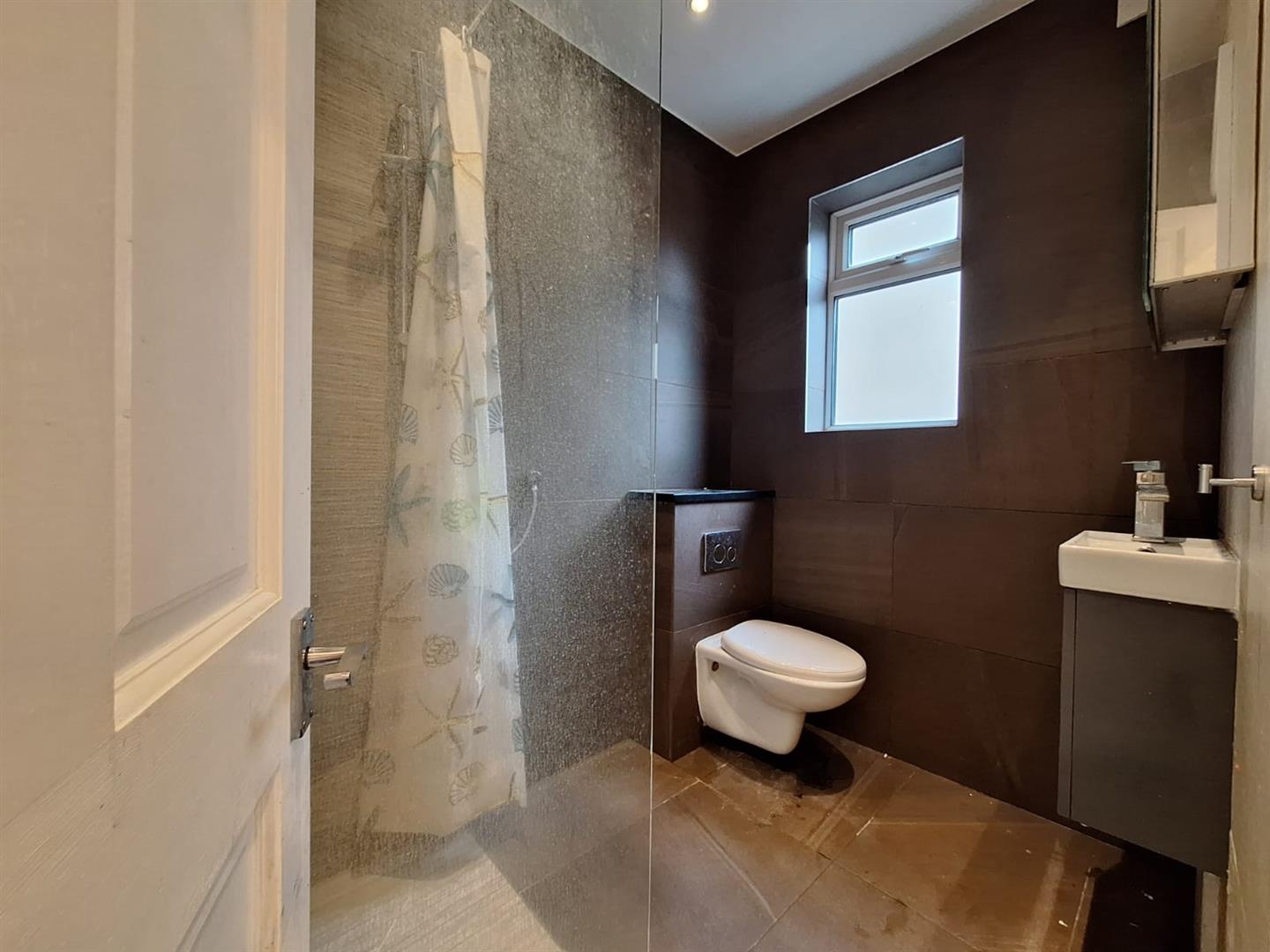 Flat Elmcroft Close in Greater London