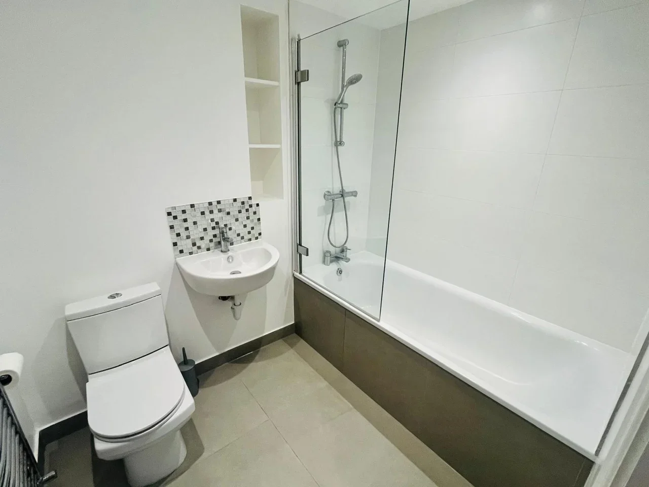 Room Barchester Close in Greater London