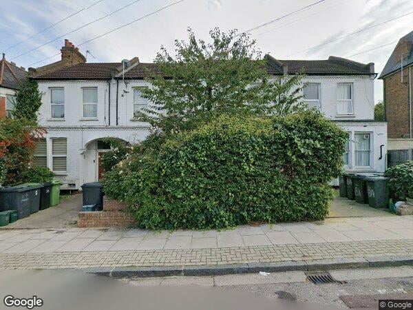 Flat Newnham Road in Greater London