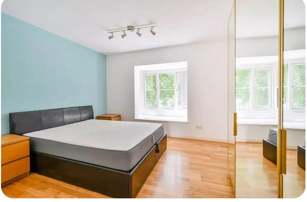 Flat Beechwood Grove in Greater London
