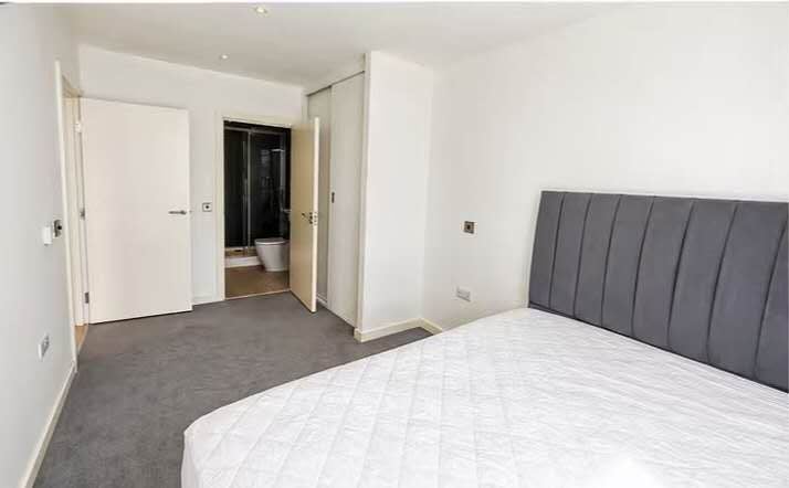 Flat Capitol Way in Greater London