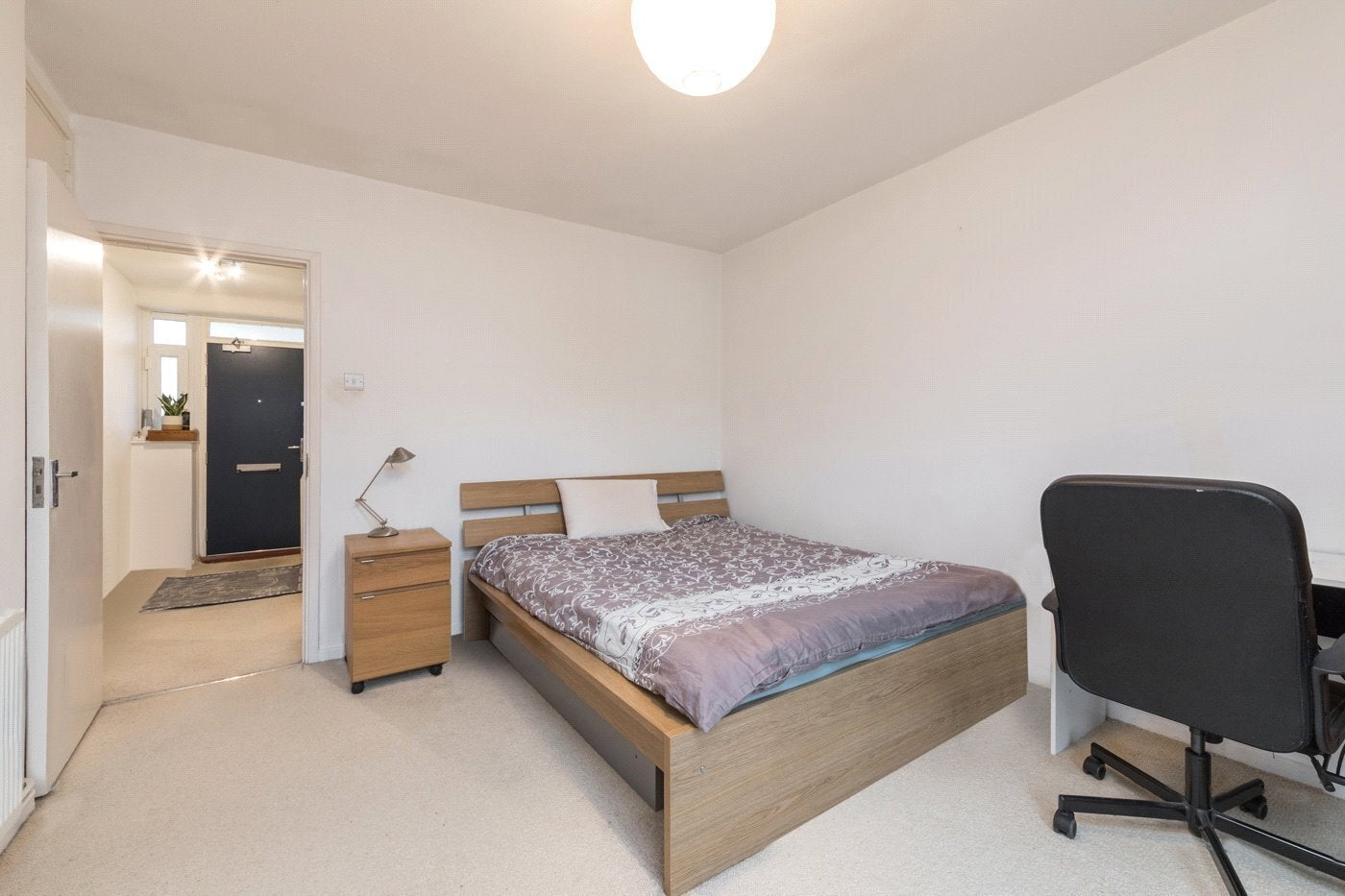 Flat Pardoner Street in Greater London