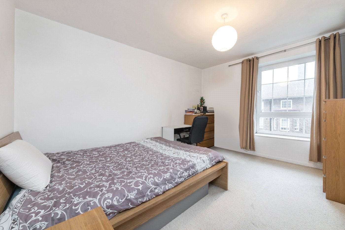 Flat Pardoner Street in Greater London