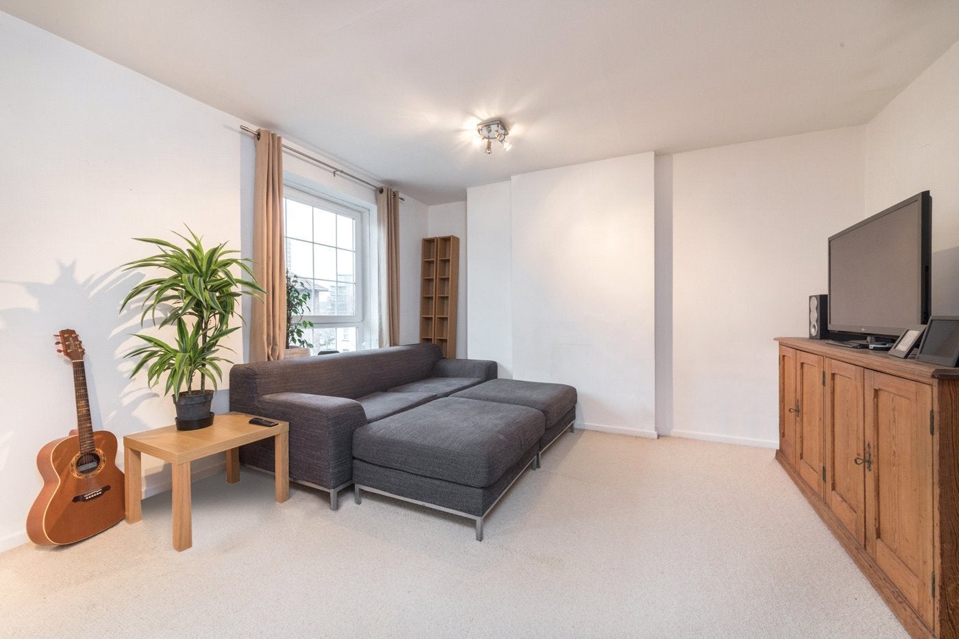 Flat Pardoner Street in Greater London