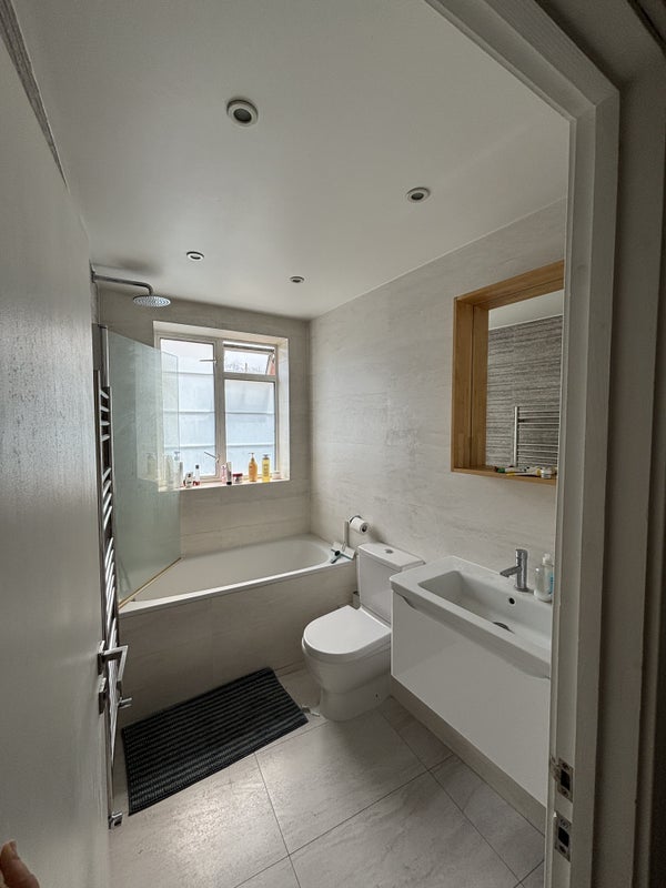 Room Gliddon Road in Greater London