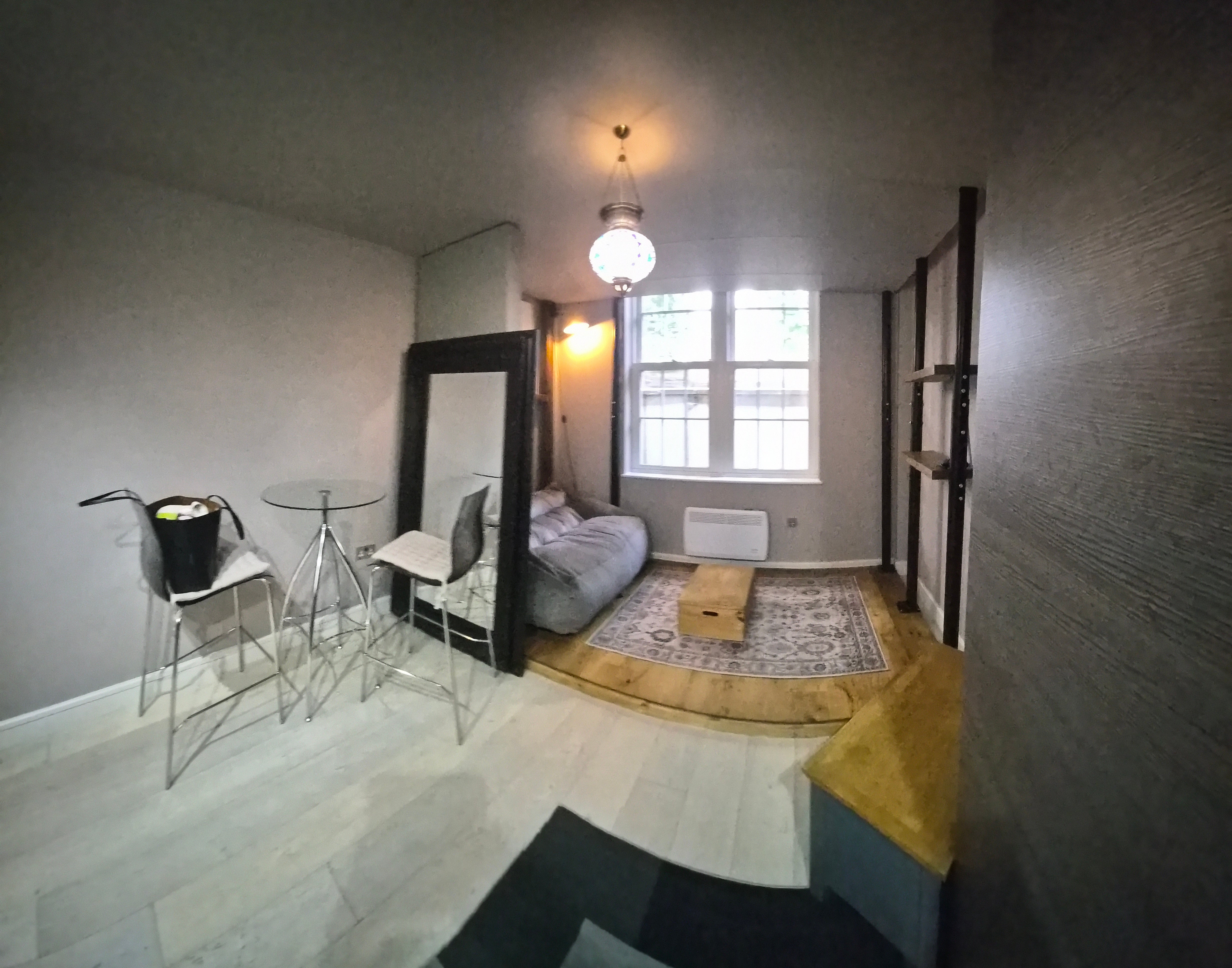 Flat Hutton Grove in Greater London