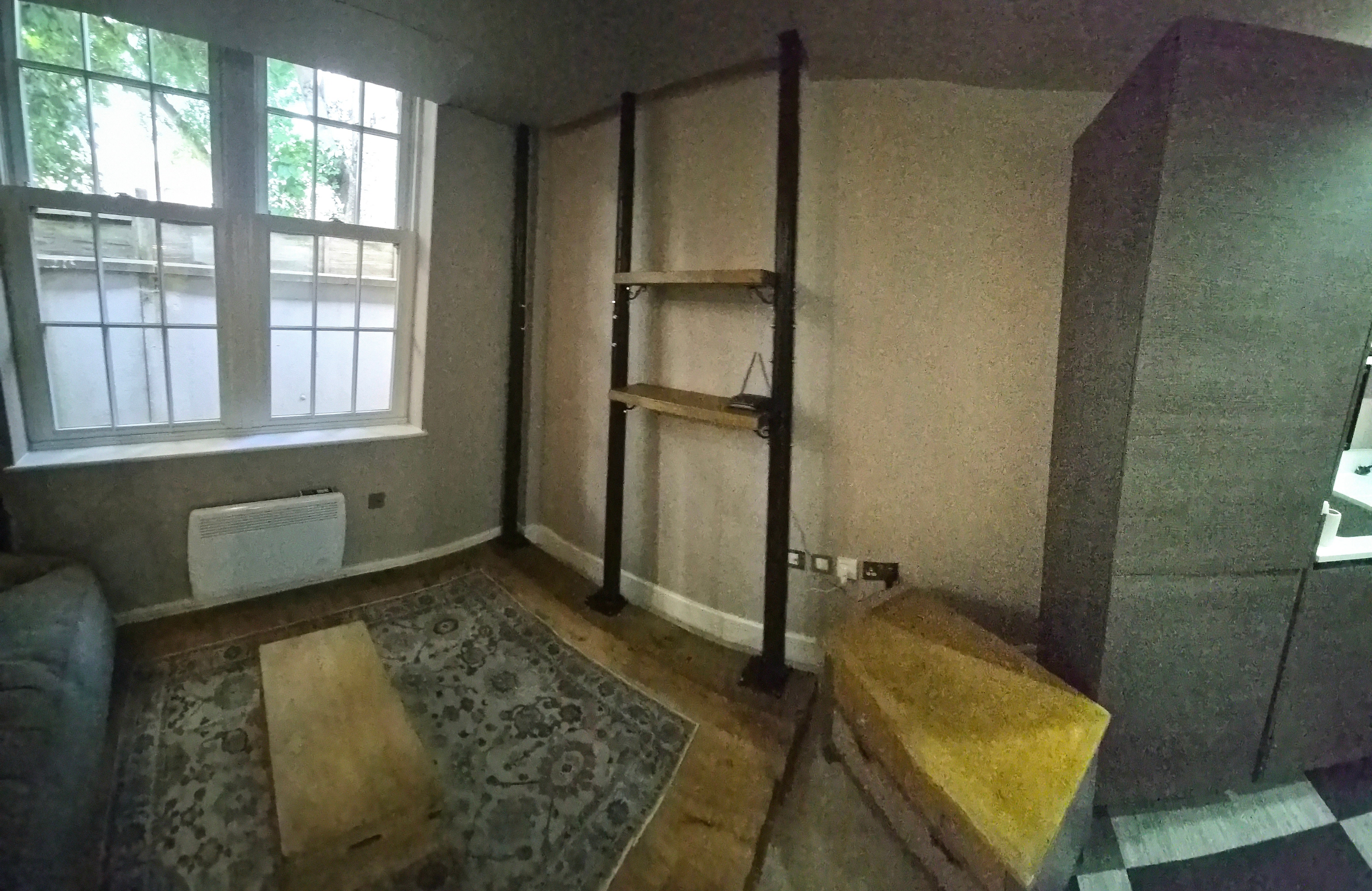 Flat Hutton Grove in Greater London