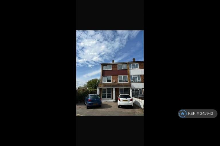 Room St Christophers Close in Castle Point