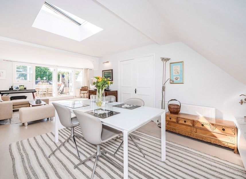 Flat Barkston Gardens in Greater London