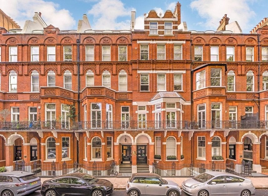 Flat Barkston Gardens in Greater London