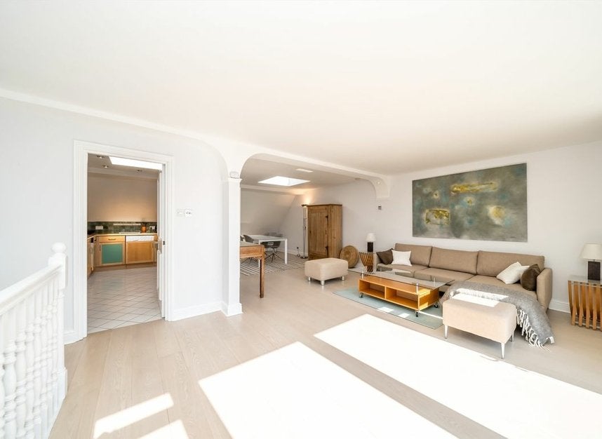 Flat Barkston Gardens in Greater London