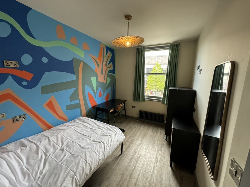 Room Gloucester Road in Bristol
